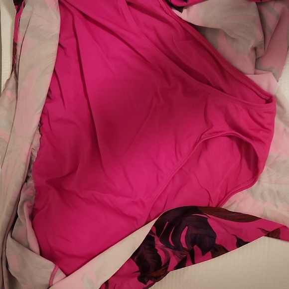 Torrid Pink leaf  bathing suit skort size 4 - Picture 2 of 4